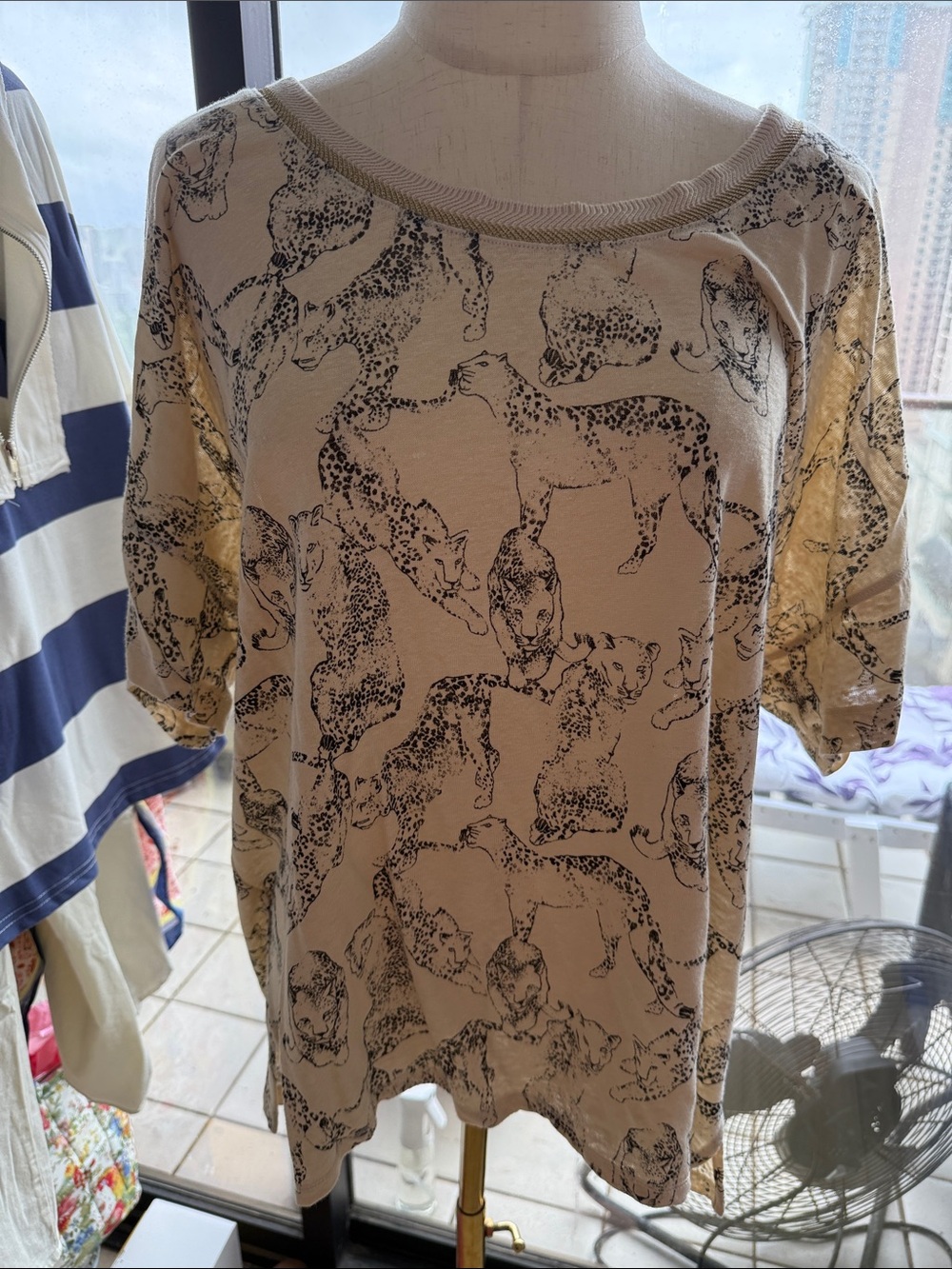 Chico’s Women’s Beige Leopard Print Short Sleeve Top